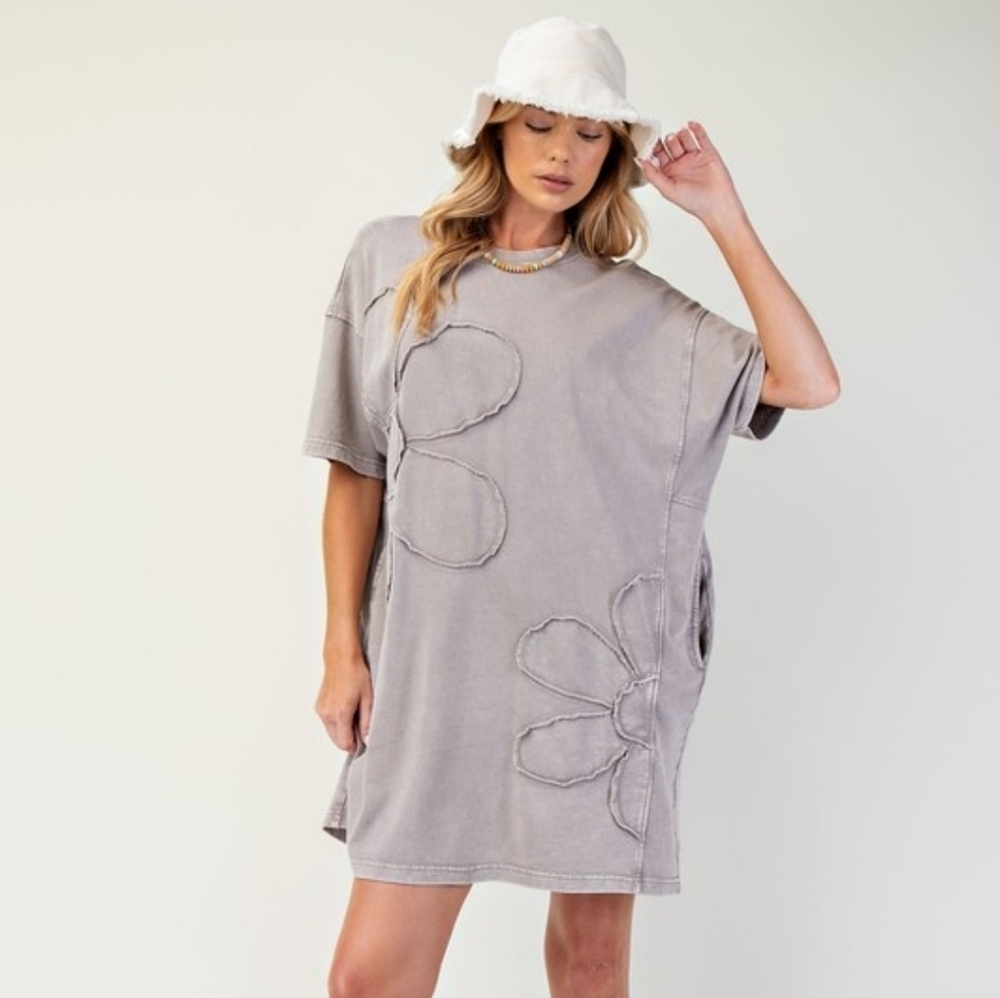Easel Daisy Flower Patch Mineral Washed T-Shirt Dress Ash Grey New